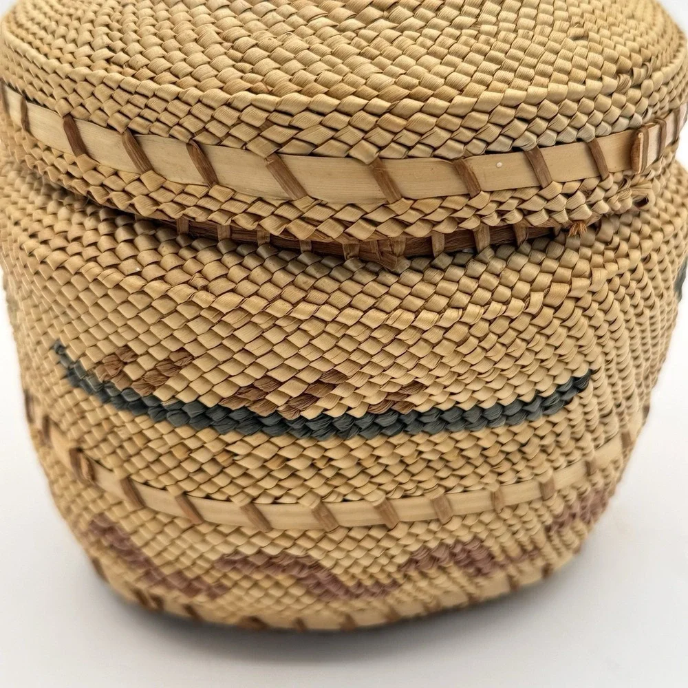Vtg Nootka/ Makah Domed Lidded Native American Basket Northwest Coast 6.5